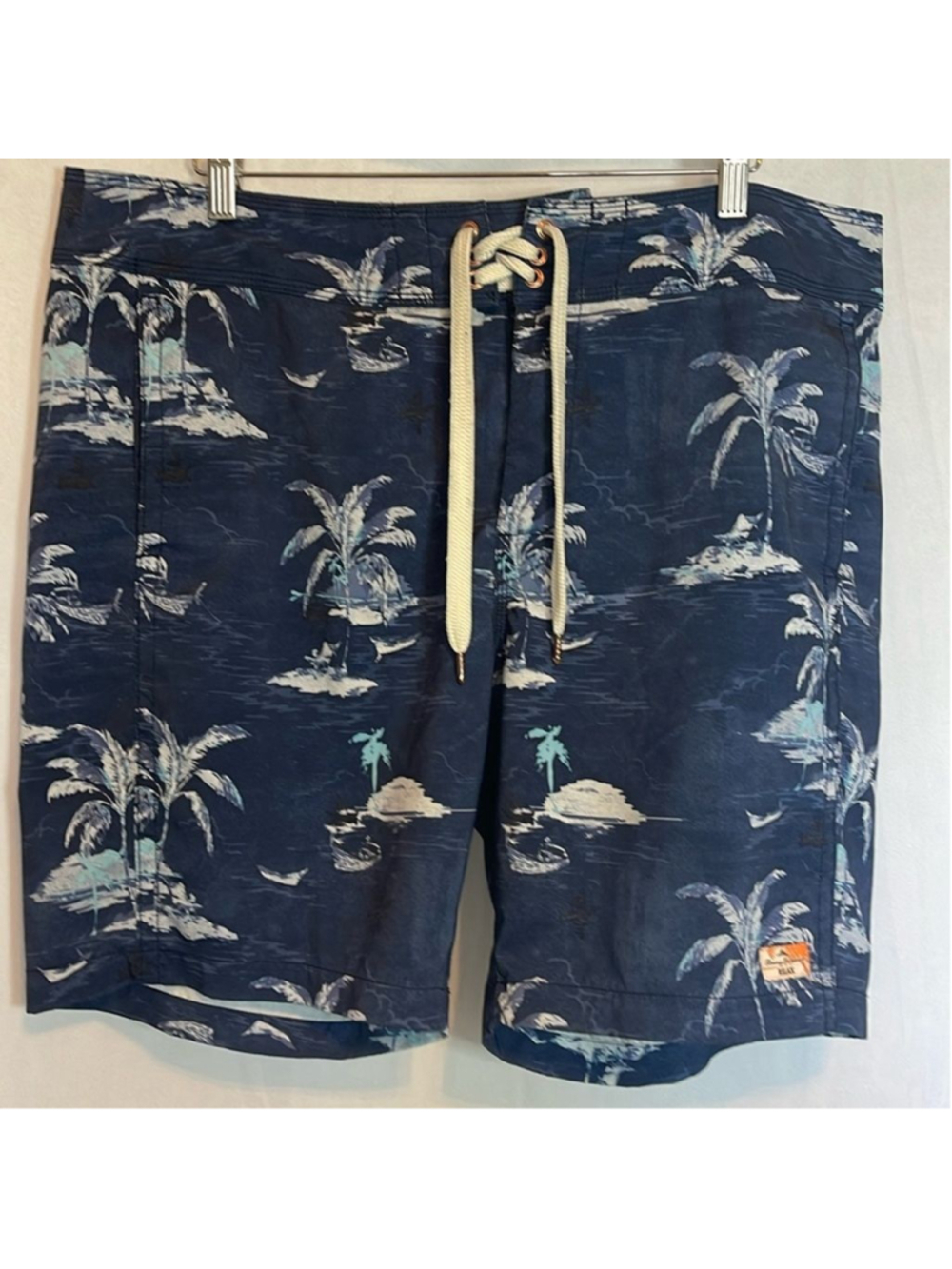 TOMMY BAHAMA RELAX Hawaiian Print Navy Board Shorts Tie Closure SIZE 38 Vacation